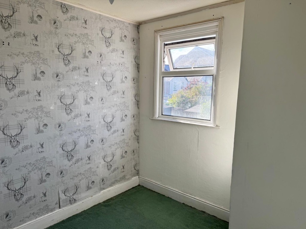 Lot: 160 - THREE-BEDROOM TOWN CENTRE HOUSE - Bedroom Three